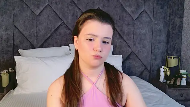 Snapshot of Pauline_Heaven chatting on 16, 12, 2025 Pauline Heaven online show from 16, 12, 2025