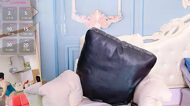 Snapshot of LucianaMe chatting on 26, 11, 2025 LucianaMe online show from 26, 11, 2025