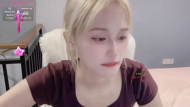 Snapshot of xunian71O chatting on 29, 9, 2025 xunian71O online show from 29, 9, 2025