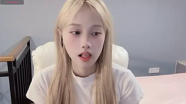 Snapshot of xunian71O chatting on 14, 10, 2025 xunian71O online show from 14, 10, 2025