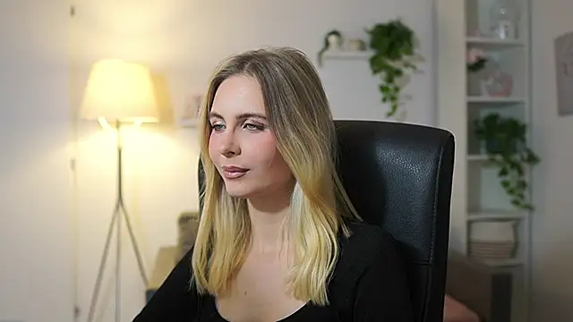 Snapshot of catecrago_ chatting on 25, 11, 2025 catecrago online show from 25, 11, 2025