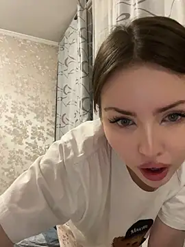 Lora Rosee online show from 7, 3, 2025