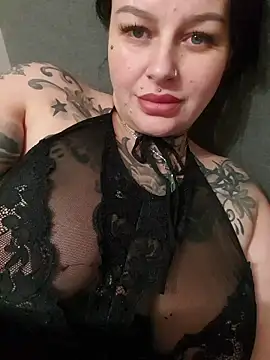 Snapshot of CannabisQueenn chatting on 28, 11, 2025 CannabisQueenn online show from 28, 11, 2025