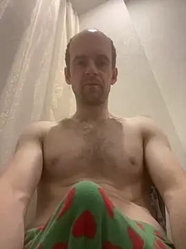 LynnAhNight online show from 10, 10, 2025