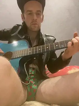 LynnAhNight online show from 16, 10, 2025