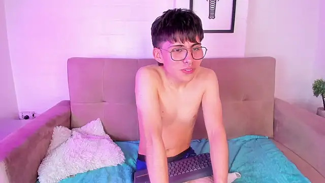 Snapshot of PepperTwink chatting on 3, 3, 2025 PepperTwink online show from 3, 3, 2025