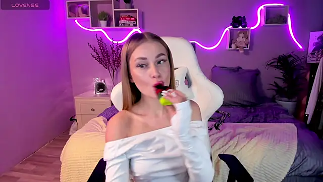 Snapshot of AnitaLamb chatting on 2, 2, 2025 AnitaLamb online show from 2, 2, 2025
