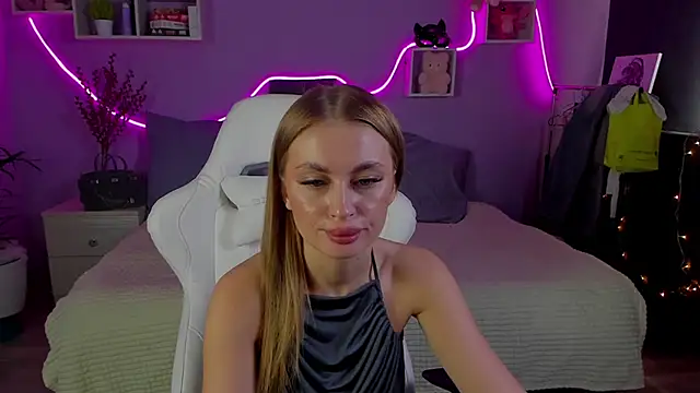 Snapshot of AnitaLamb chatting on 4, 3, 2025 AnitaLamb online show from 4, 3, 2025