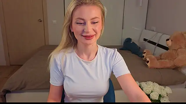 Snapshot of AnitaLamb chatting on 11, 11, 2025 AnitaLamb online show from 11, 11, 2025