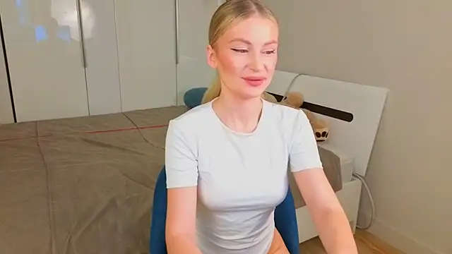 Snapshot of AnitaLamb chatting on 14, 11, 2025 AnitaLamb online show from 14, 11, 2025