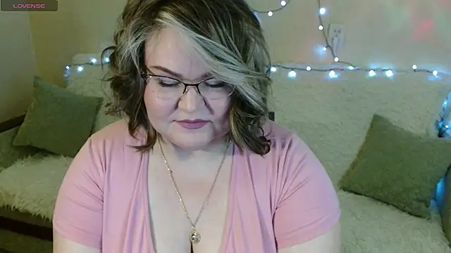 Vivien  wet online show from 4, 2, 2025