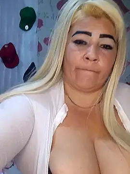 Snapshot of BonniAdams chatting on 4, 11, 2025 BonniAdams online show from 4, 11, 2025