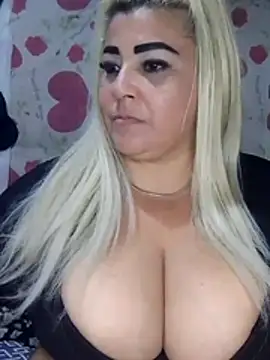 Snapshot of BonniAdams chatting on 5, 12, 2025 BonniAdams online show from 5, 12, 2025