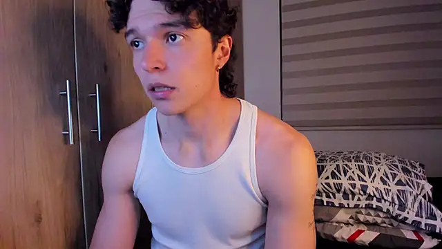 Snapshot of Mastrangelo_xxx chatting on 24, 10, 2025 Mastrangelo xxx online show from 24, 10, 2025