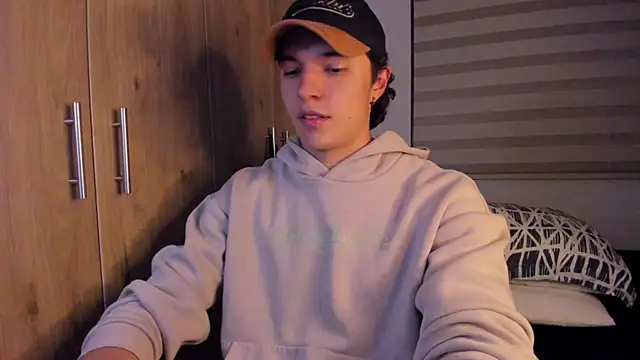 Snapshot of Mastrangelo_xxx chatting on 27, 10, 2025 Mastrangelo xxx online show from 27, 10, 2025