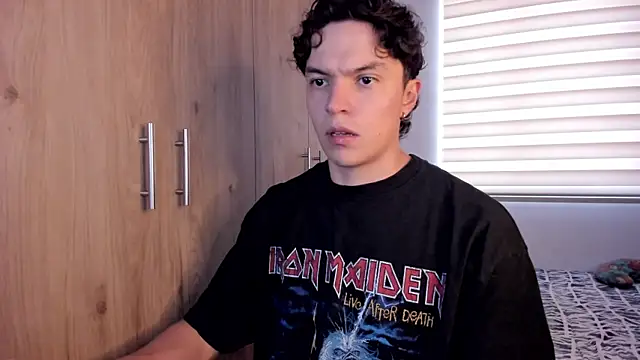 Snapshot of Mastrangelo_xxx chatting on 18, 11, 2025 Mastrangelo xxx online show from 18, 11, 2025