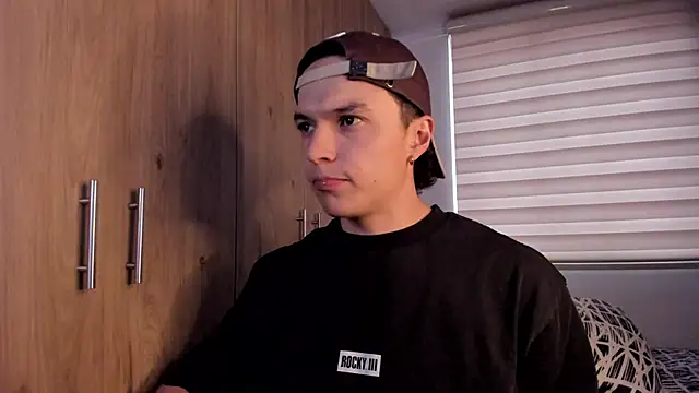 Snapshot of Mastrangelo_xxx chatting on 19, 11, 2025 Mastrangelo xxx online show from 19, 11, 2025