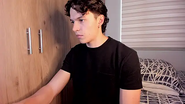 Snapshot of Mastrangelo_xxx chatting on 21, 11, 2025 Mastrangelo xxx online show from 21, 11, 2025