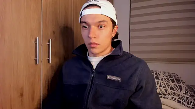 Snapshot of Mastrangelo_xxx chatting on 17, 12, 2025 Mastrangelo xxx online show from 17, 12, 2025