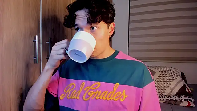 Snapshot of Mastrangelo_xxx chatting on 8, 1, 2026 Mastrangelo xxx online show from 8, 1, 2026