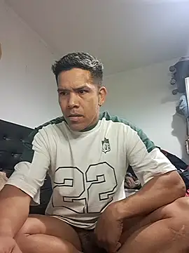 Snapshot of liamlara chatting on 14, 9, 2025 liamlara online show from 14, 9, 2025