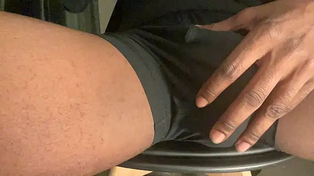 Snapshot of DoctorGirthBBC chatting on 4, 2, 2025 DoctorGirthBBC online show from 4, 2, 2025