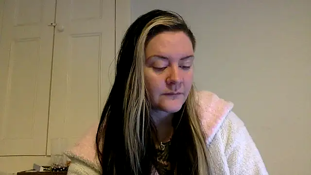 AureliaXOX online show from 12, 2, 2025