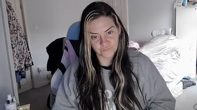 AureliaXOX online show from 28, 2, 2025