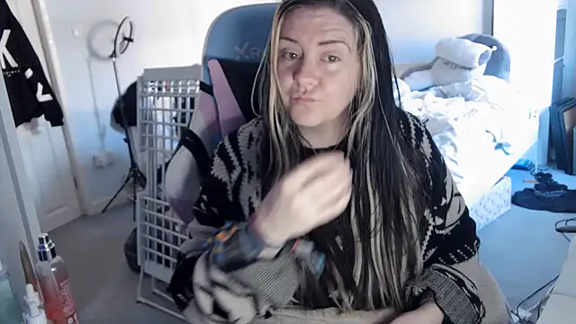 AureliaXOX online show from 13, 3, 2025