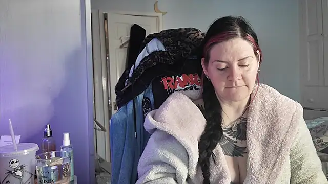 AureliaXOX online show from 4, 12, 2025