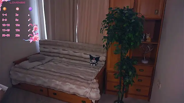 Snapshot of EleneBrach chatting on 3, 10, 2025 EleneBrach online show from 3, 10, 2025