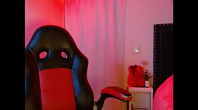 SallyWhitee online show from 12, 3, 2025