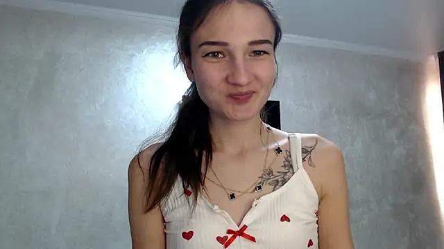 Snapshot of RoyalDessertt chatting on 4, 12, 2025 RoyalDessertt online show from 4, 12, 2025