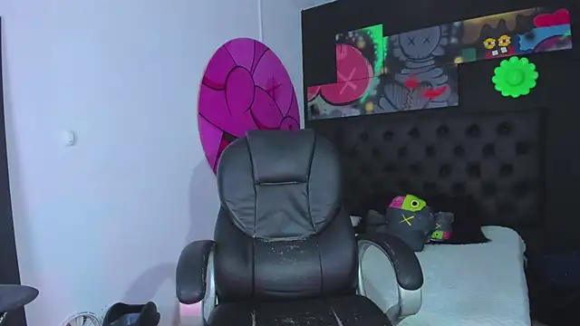 ISAAC CRYSTON online show from 30, 9, 2025