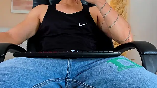 ISAAC CRYSTON online show from 17, 12, 2025