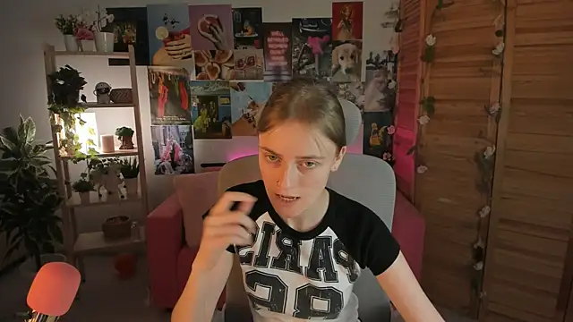 Snapshot of KiraMontoya chatting on 16, 2, 2025 KiraMontoya online show from 16, 2, 2025