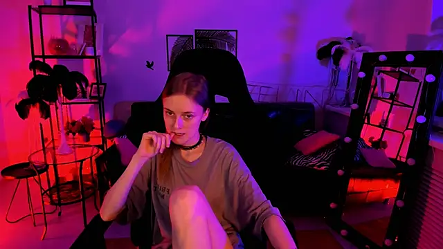 Snapshot of KiraMontoya chatting on 18, 2, 2025 KiraMontoya online show from 18, 2, 2025