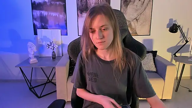 Snapshot of KiraMontoya chatting on 27, 2, 2025 KiraMontoya online show from 27, 2, 2025