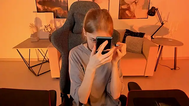 Snapshot of KiraMontoya chatting on 5, 3, 2025 KiraMontoya online show from 5, 3, 2025