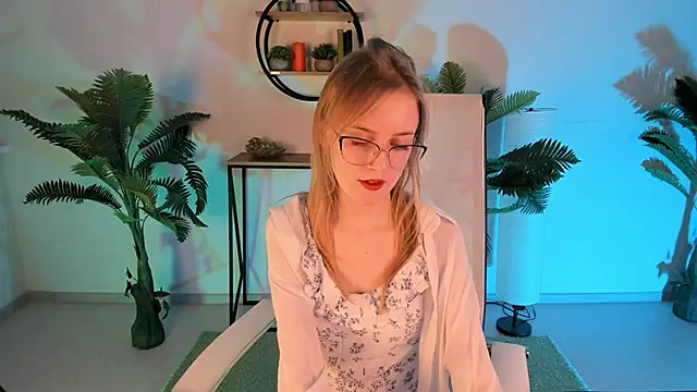 Snapshot of KiraMontoya chatting on 11, 3, 2025 KiraMontoya online show from 11, 3, 2025