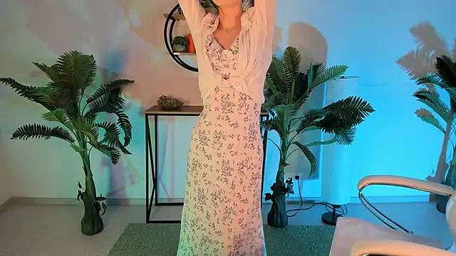 Snapshot of KiraMontoya chatting on 11, 3, 2025 KiraMontoya online show from 11, 3, 2025