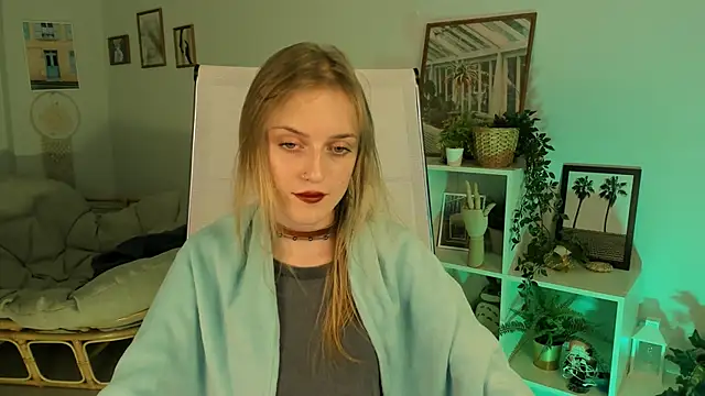 Snapshot of KiraMontoya chatting on 13, 3, 2025 KiraMontoya online show from 13, 3, 2025