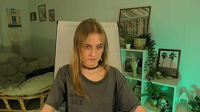 Snapshot of KiraMontoya chatting on 14, 3, 2025 KiraMontoya online show from 14, 3, 2025