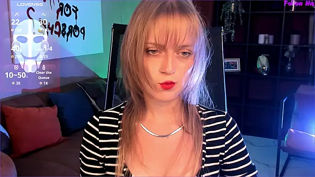 Snapshot of KiraMontoya chatting on 10, 9, 2025 KiraMontoya online show from 10, 9, 2025