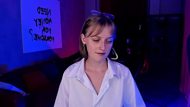 Snapshot of KiraMontoya chatting on 17, 9, 2025 KiraMontoya online show from 17, 9, 2025