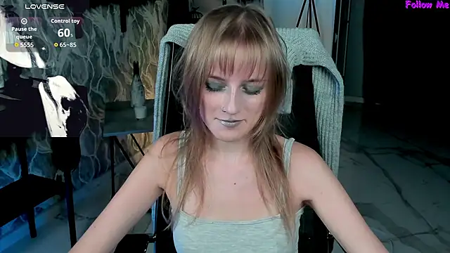 Snapshot of KiraMontoya chatting on 15, 10, 2025 KiraMontoya online show from 15, 10, 2025