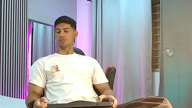 Snapshot of ANDRES_STUD chatting on 13, 9, 2025 ANDRES STUD online show from 13, 9, 2025