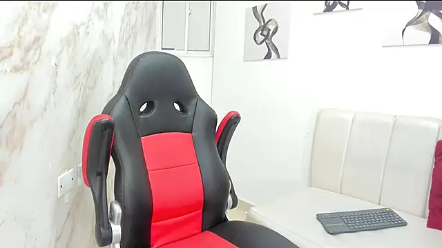 Snapshot of ANDRES_STUD chatting on 8, 10, 2025 ANDRES STUD online show from 8, 10, 2025