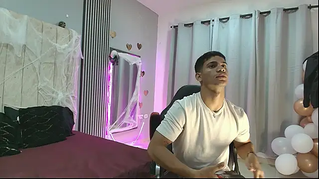 Snapshot of ANDRES_STUD chatting on 13, 10, 2025 ANDRES STUD online show from 13, 10, 2025