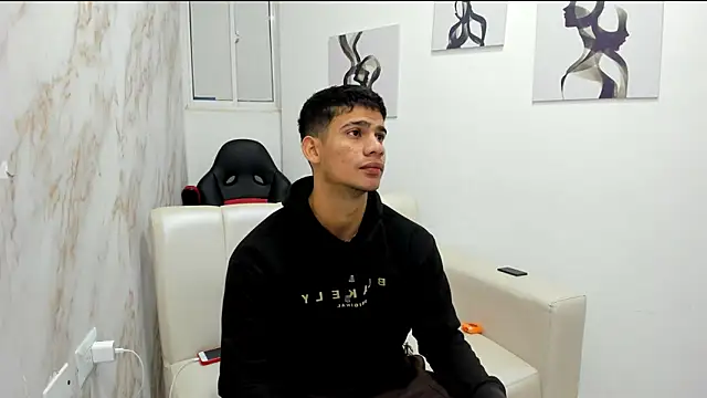 Snapshot of ANDRES_STUD chatting on 15, 10, 2025 ANDRES STUD online show from 15, 10, 2025